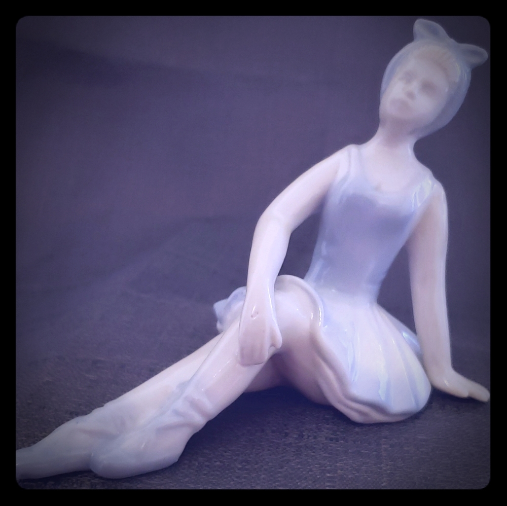 ☆VINTAGE CERAMIC BALLERINA FIGURINE